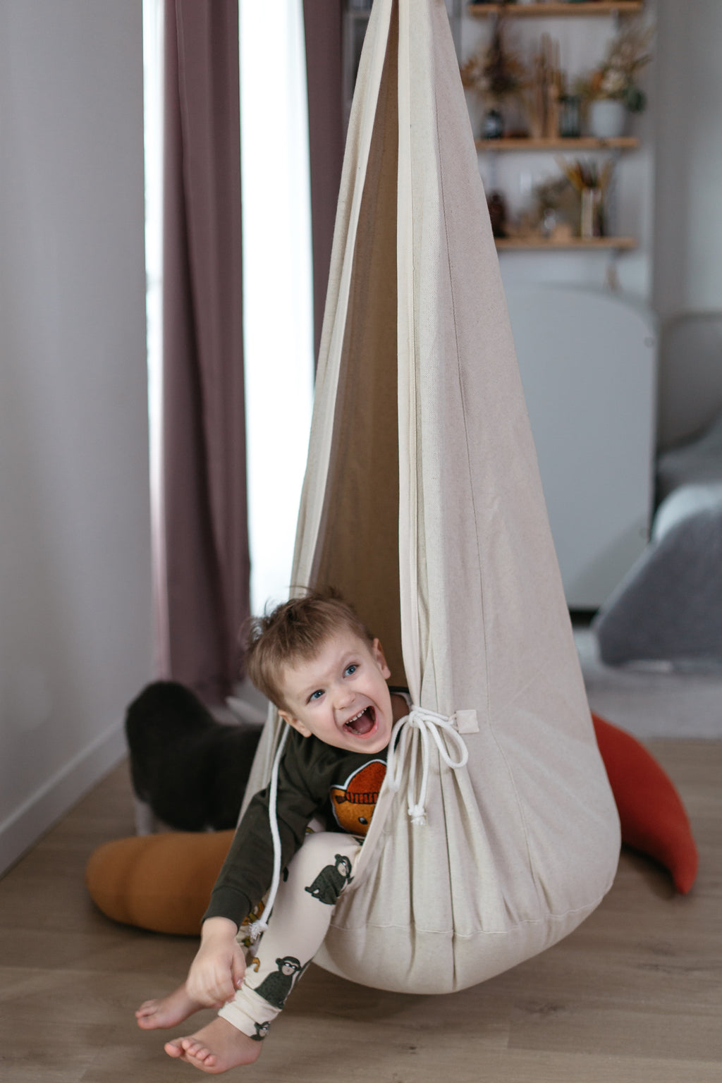 Cocoon Swing | Natural Linen with wool pillow | Kids' Christmas